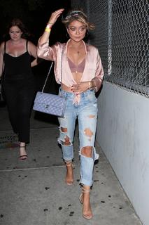 Sarah Hyland feet photo thumbnail