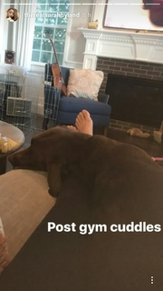 Sarah Hyland feet photo thumbnail