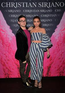 Sarah Hyland feet photo thumbnail