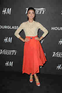 Sarah Hyland feet photo thumbnail