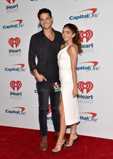 Sarah Hyland feet photo thumbnail