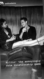 Sarah Hyland feet photo thumbnail