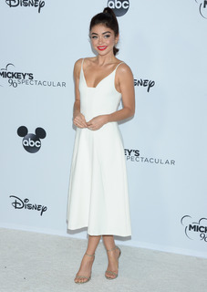 Sarah Hyland feet photo thumbnail