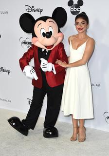 Sarah Hyland feet photo thumbnail