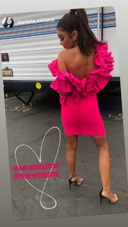 Sarah Hyland feet photo thumbnail