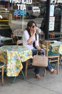 Sarah Hyland feet photo thumbnail