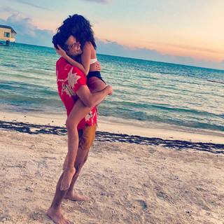 Sarah Hyland feet photo thumbnail