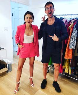Sarah Hyland feet photo thumbnail