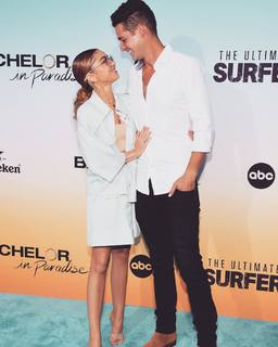 Sarah Hyland feet photo thumbnail