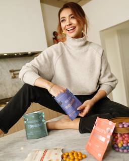 Sarah Hyland feet photo thumbnail