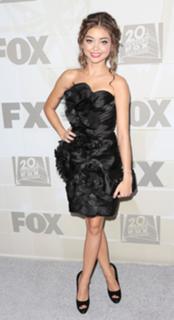 Sarah Hyland feet photo thumbnail