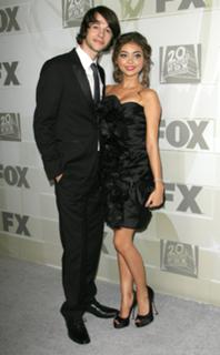 Sarah Hyland feet photo thumbnail