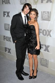 Sarah Hyland feet photo thumbnail