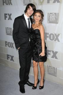 Sarah Hyland feet photo thumbnail