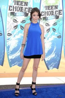 Sarah Hyland feet photo thumbnail