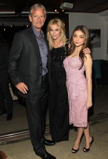 Sarah Hyland feet photo thumbnail