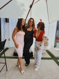 Sarah Hyland feet photo 3