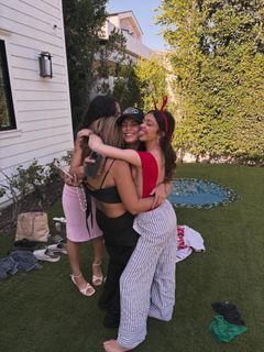 Sarah Hyland feet photo 1