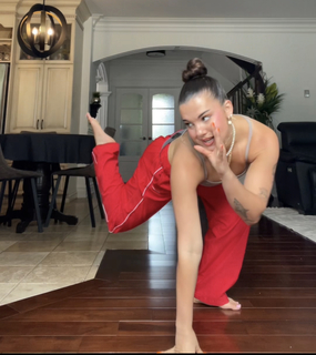 Sarah-Jade Bleau feet photo 4