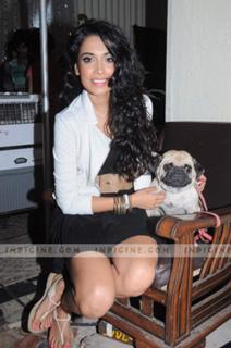 Sarah-Jane Dias feet photo 8