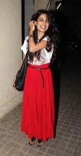 Sarah-Jane Dias feet photo 4