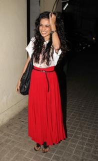 Sarah-Jane Dias feet photo 3