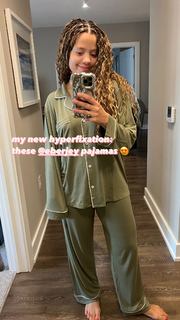 Sarah Jeffery feet photo 2
