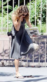 Sarah Jessica Parker feet photo thumbnail
