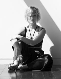 Sarah Jones feet photo thumbnail