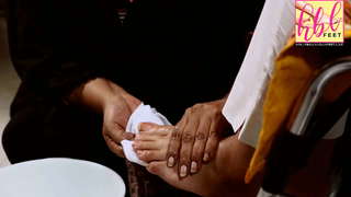 Sarah Khan feet photo thumbnail