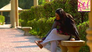 Sarah Khan feet photo thumbnail