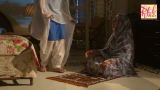 Sarah Khan feet photo thumbnail