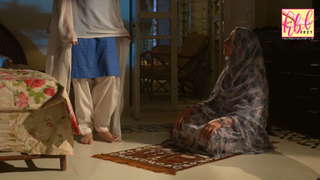 Sarah Khan feet photo thumbnail