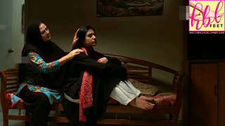 Sarah Khan feet photo thumbnail