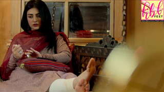 Sarah Khan feet photo thumbnail