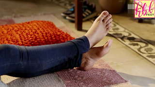Sarah Khan feet photo thumbnail