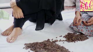 Sarah Khan feet photo thumbnail