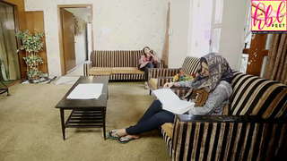 Sarah Khan feet photo thumbnail