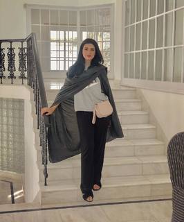 Sarah Khan feet photo thumbnail