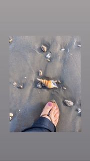 Sarah Khan feet photo thumbnail