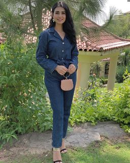 Sarah Khan feet photo thumbnail