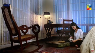 Sarah Khan feet photo thumbnail