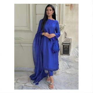 Sarah Khan feet photo thumbnail