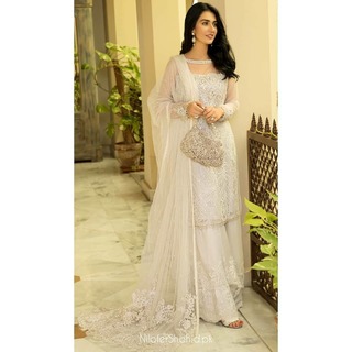 Sarah Khan feet photo thumbnail