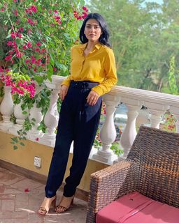 Sarah Khan feet photo thumbnail