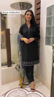 Sarah Khan feet photo thumbnail