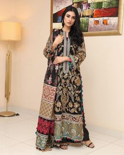 Sarah Khan feet photo thumbnail