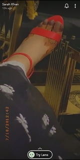 Sarah Khan feet photo thumbnail