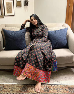 Sarah Khan feet photo thumbnail