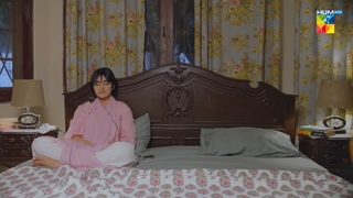 Sarah Khan feet photo thumbnail